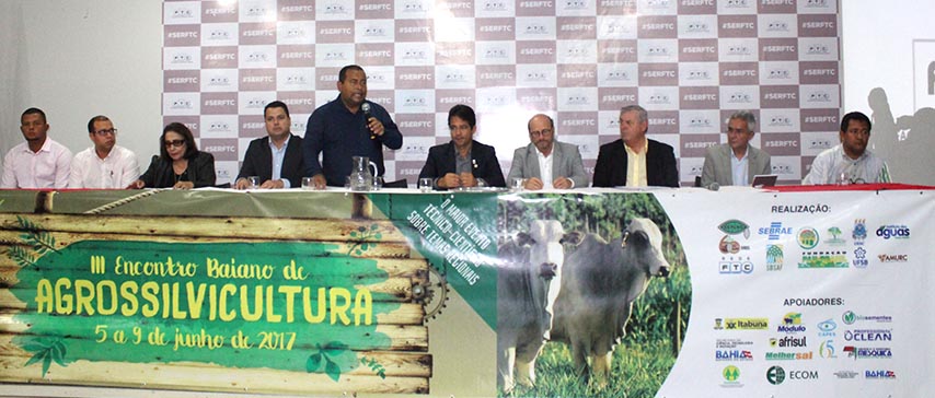 Presidente_da_Amurc_e_Prefeito_de_Itacaré_no_evento_de_Agrossivilcultura.JPG