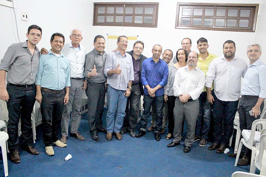 Prefeitos_assessores_e_representantes_da_Amurc_CNM_e_da_sociedade_civil.JPG