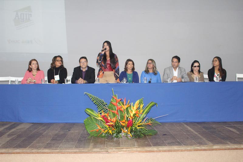 Andréa Mores - Presidente do Forsec em pé.jpg