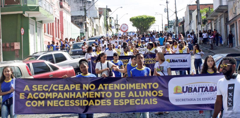 Estudantes da rede de ensino de Ubaitaba na caminhada da Semana da Inclusão (2).jpg