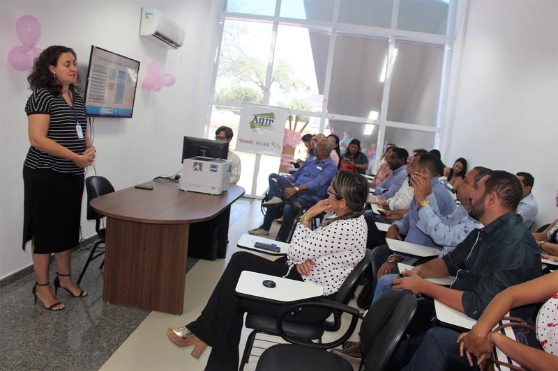 Ignês Lopes Oliveira apresentou ações da policlínica de Jequié.jpg