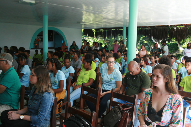 População participa do evento.jpg