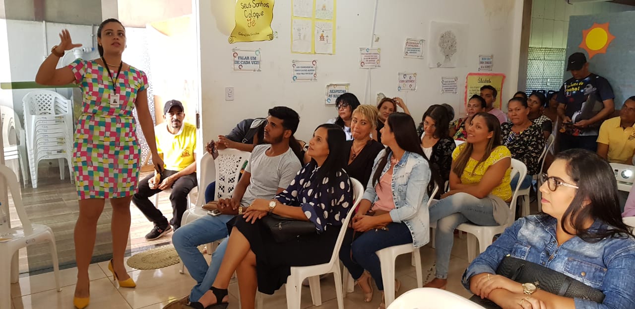 Alline Meira palestrando no evento do SAS  FOTO ASCOM AMURC.jpeg