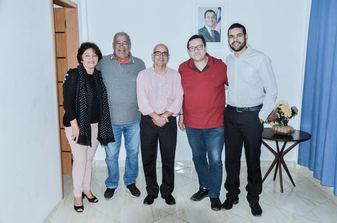 Equipe do INSS, Prefeito Milton Cerqueira e representantes do município de Almadina e Luciano Veiga da Amurc.jpeg