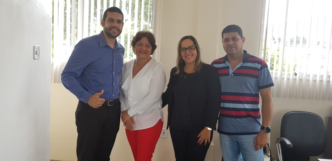 Miguel, Noélia, Prefeita Ana Paula e o Secretário de Administração Adriano Clementino.jpeg