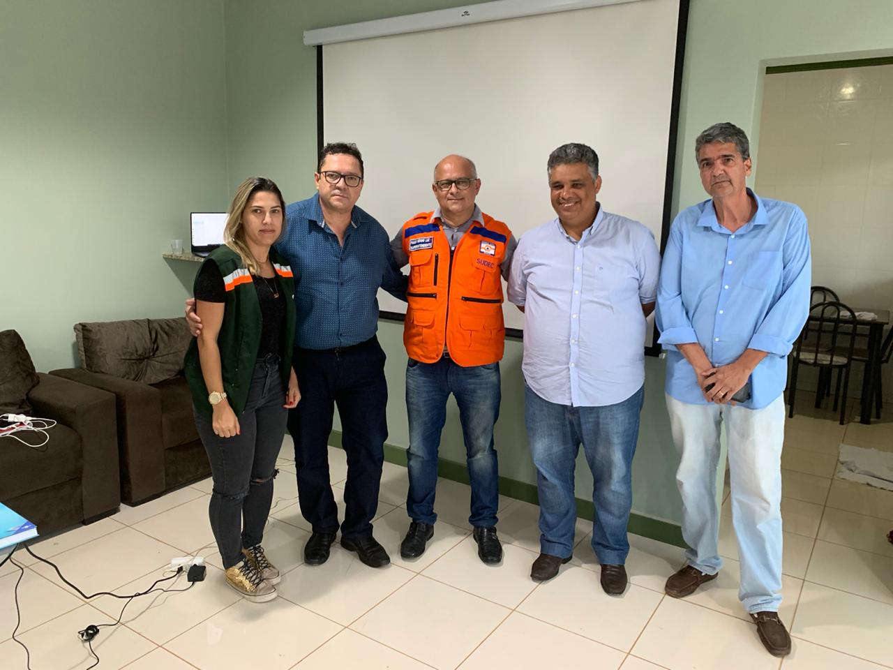 Reunião em Ituberá sobre as manchas de óleo  Cibele Pinto, Luciano Veiga, Paulo Sergio, Leandro Ramos e Águido Muniz.jpeg