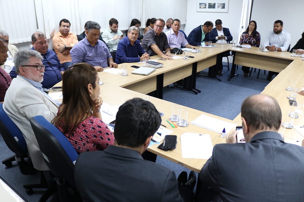 Reunião entre prefeitos, representantes de consórcios e o Governo do Estado Fonte_Sec de Meio Ambiente do Estado da Bahia.jpg