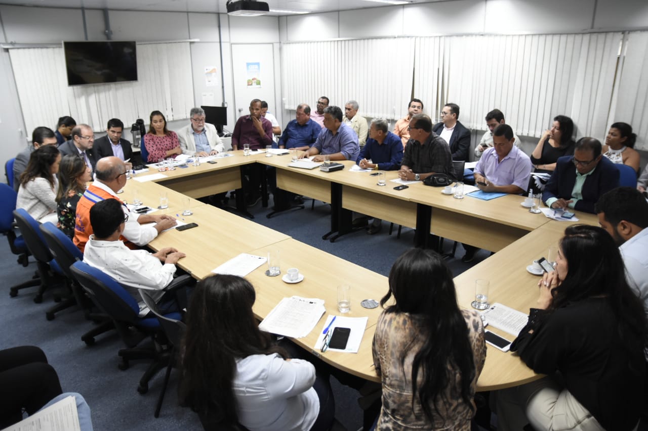 Reunião entre prefeitos, representantes de consórcios públicos e do Governo do Estado.jpeg