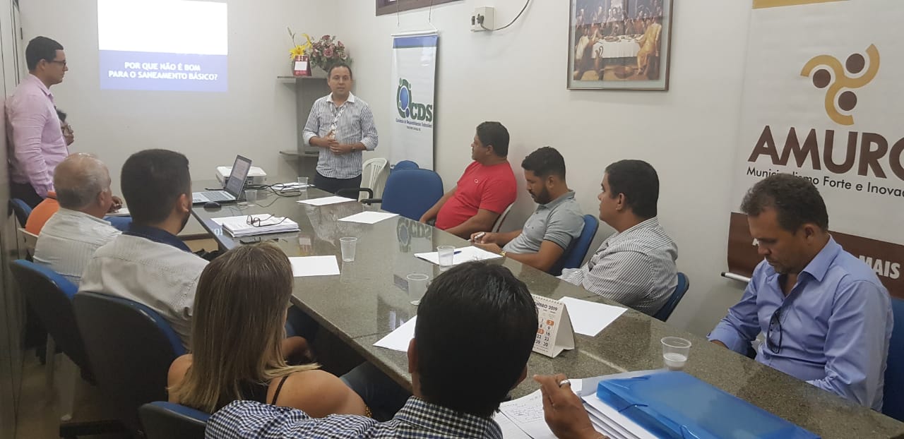 Reunião entre representantes da Embasa, Amurc e secretários municipais (1).jpeg