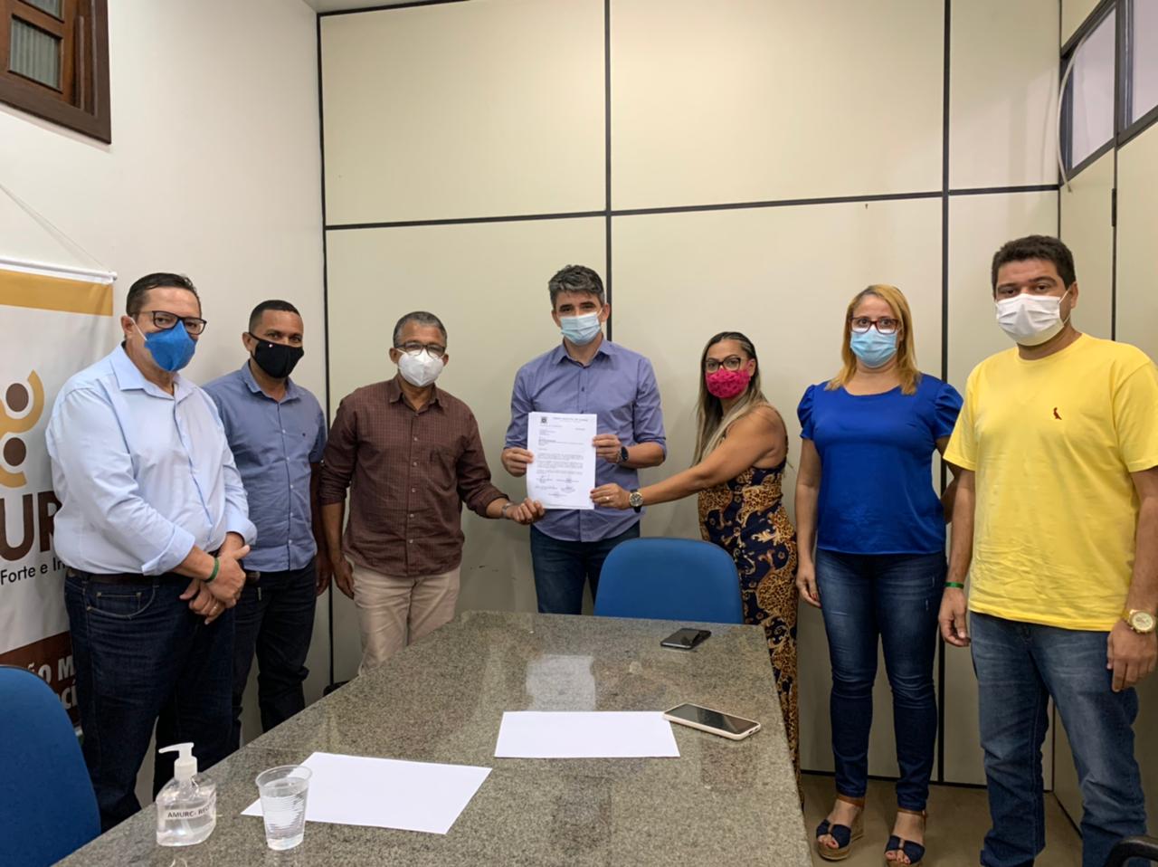 Presidente e secretário executivo da Amurc, vereadores e vice-prefeito de Coaraci 18.05.21.jpeg