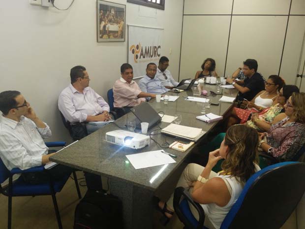 Encontro com representantes da Amurc Uesc Forsec e Institutos Natura e Arapyau